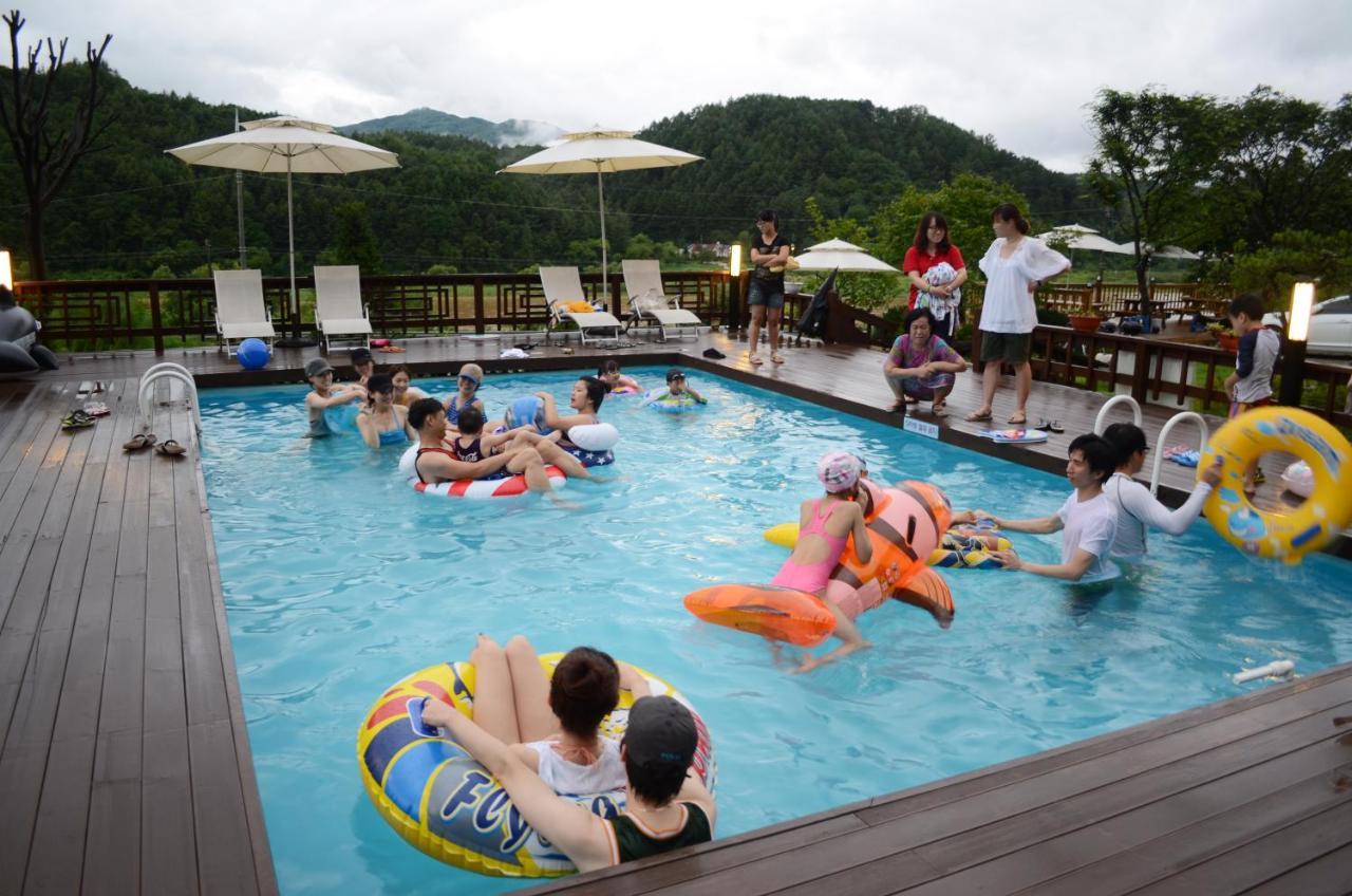 Forest Of Color Pension 洪川郡 外观 照片