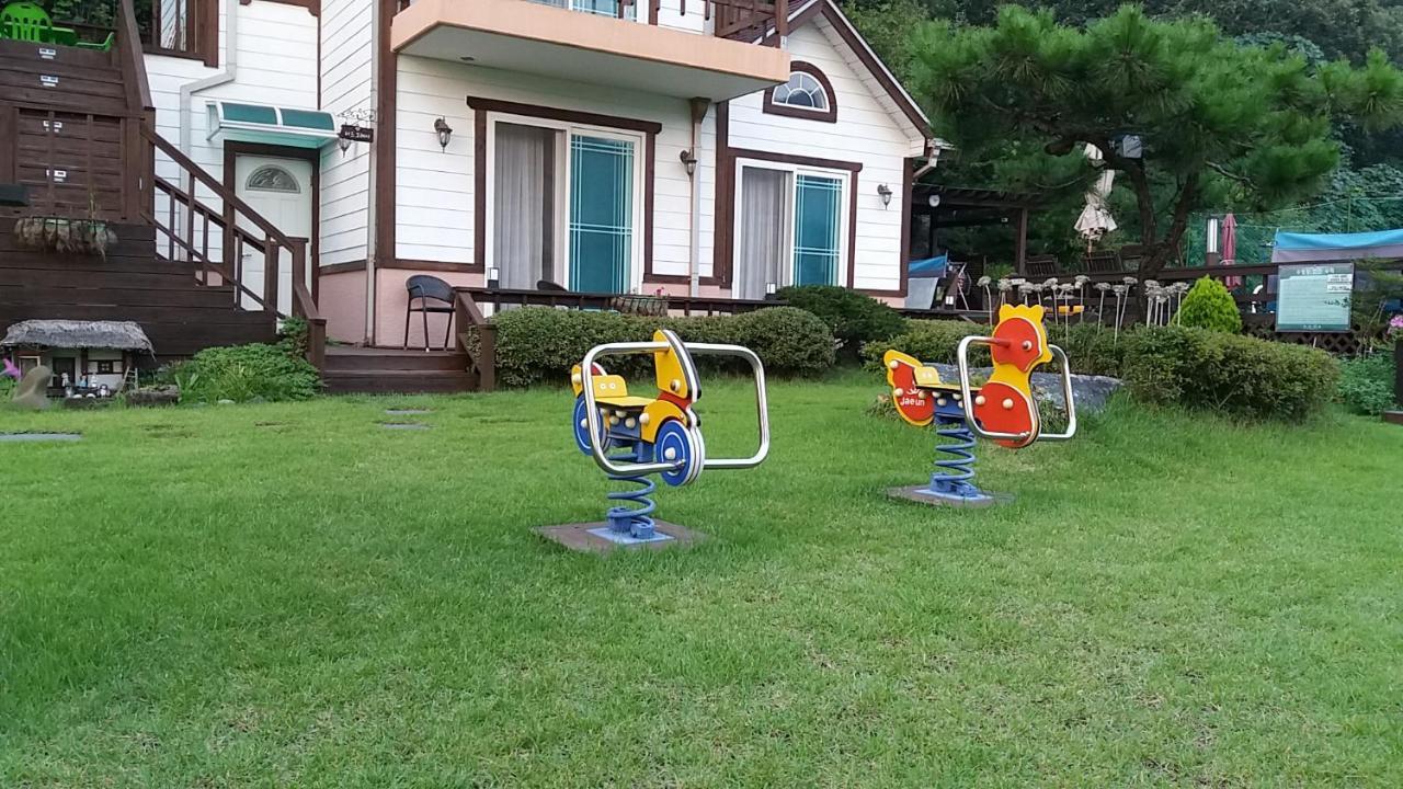 Forest Of Color Pension 洪川郡 外观 照片